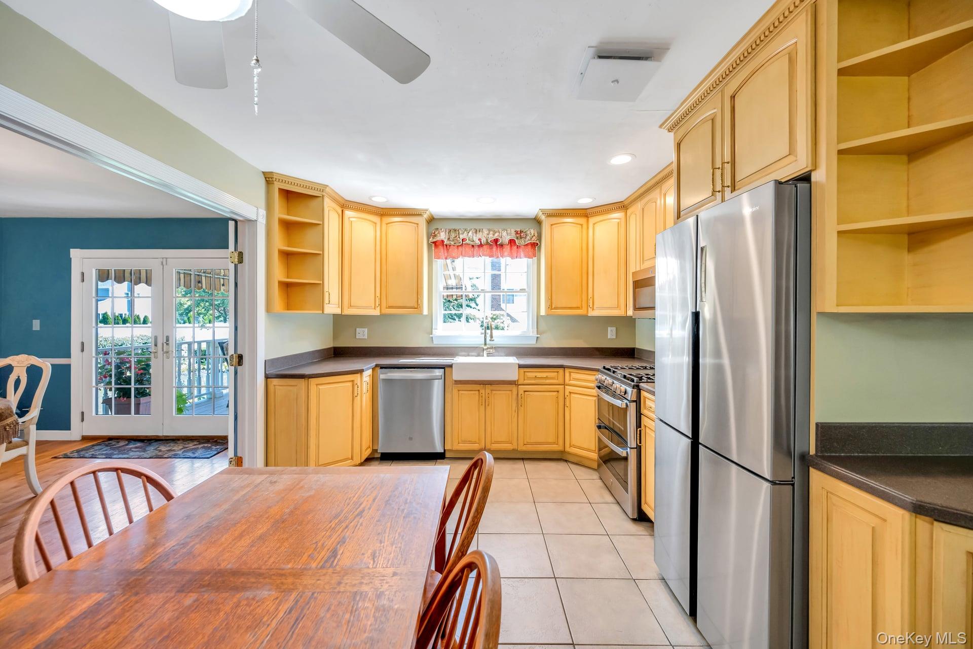 Hauppauge, New York, 11788, United States, 4 Bedrooms Bedrooms, ,3 BathroomsBathrooms,Residential,For Sale,1926093