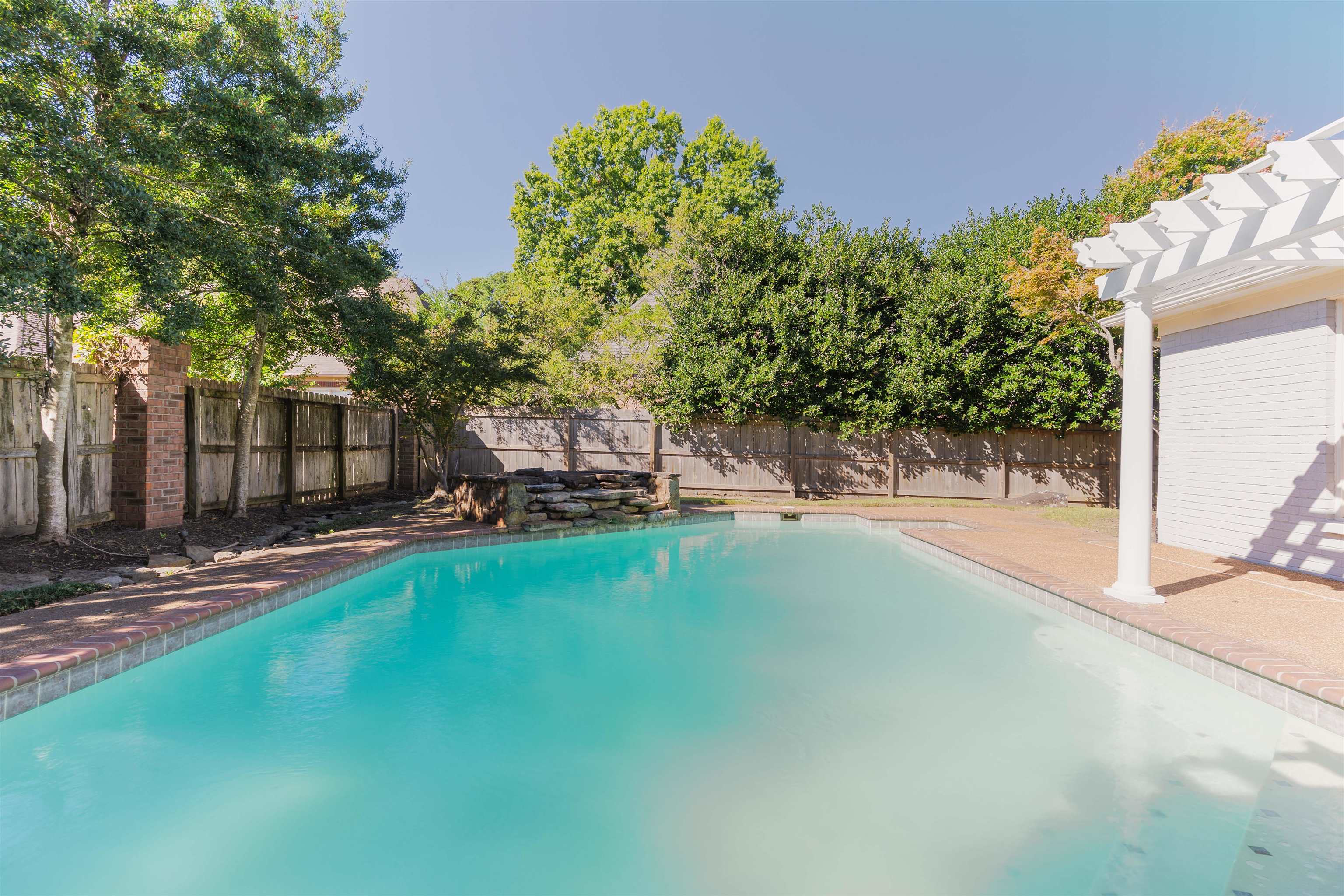 Memphis, Tennessee, 38120, United States, 4 Bedrooms Bedrooms, ,4 BathroomsBathrooms,Residential,For Sale,1965217