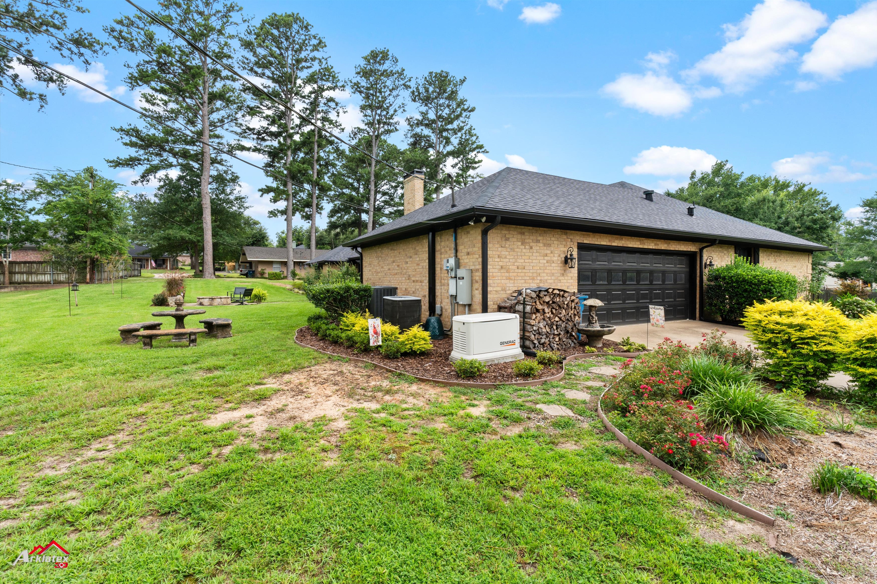 Henderson, Texas, 75654, United States, 3 Bedrooms Bedrooms, ,4 BathroomsBathrooms,Residential,For Sale,1975189