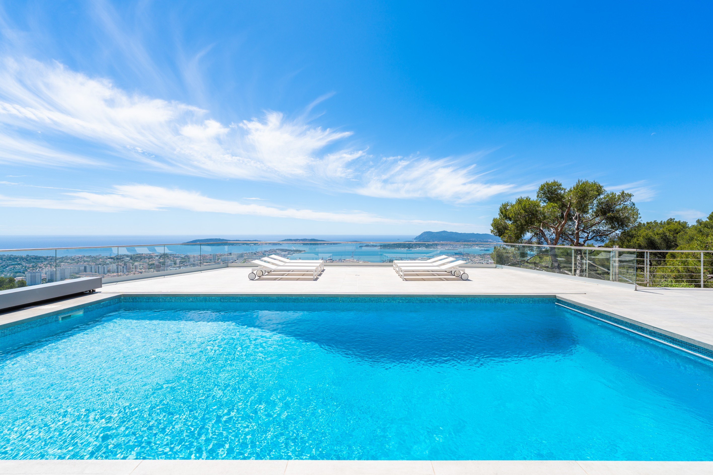  Toulon, Le Faron – Elevated Property with Panoramic Sea Views - 物件實景
