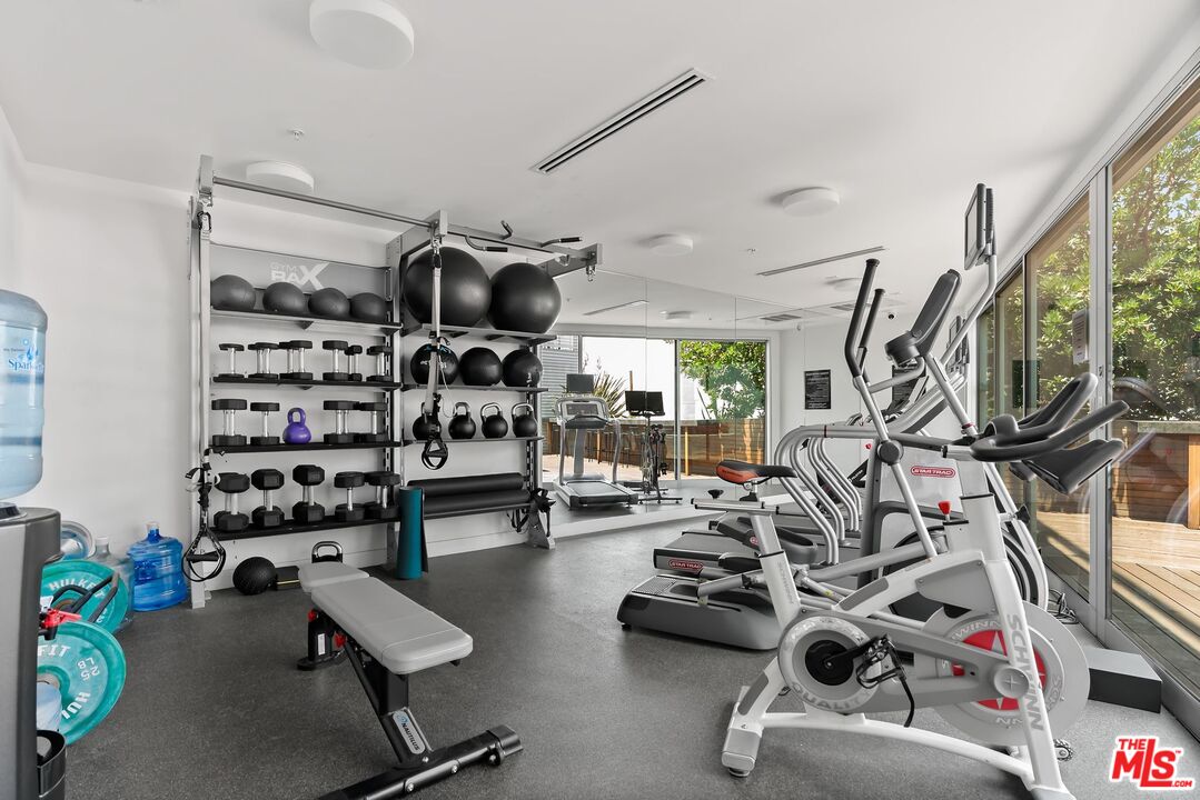 West Hollywood, California, 90069, United States, 2 Bedrooms Bedrooms, ,1 BathroomBathrooms,Residential,For Sale,1938792