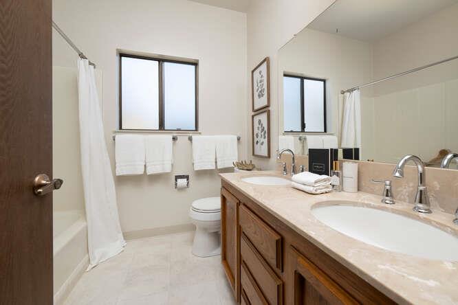 Burlingame, California, 94010, United States, 1 Bedroom Bedrooms, ,1 BathroomBathrooms,Residential,For Sale,1856313