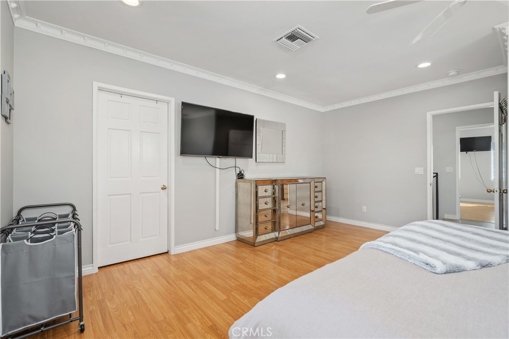 Valley Glen, California, 91401, United States, 4 Bedrooms Bedrooms, ,4 BathroomsBathrooms,Residential,For Sale,1990923