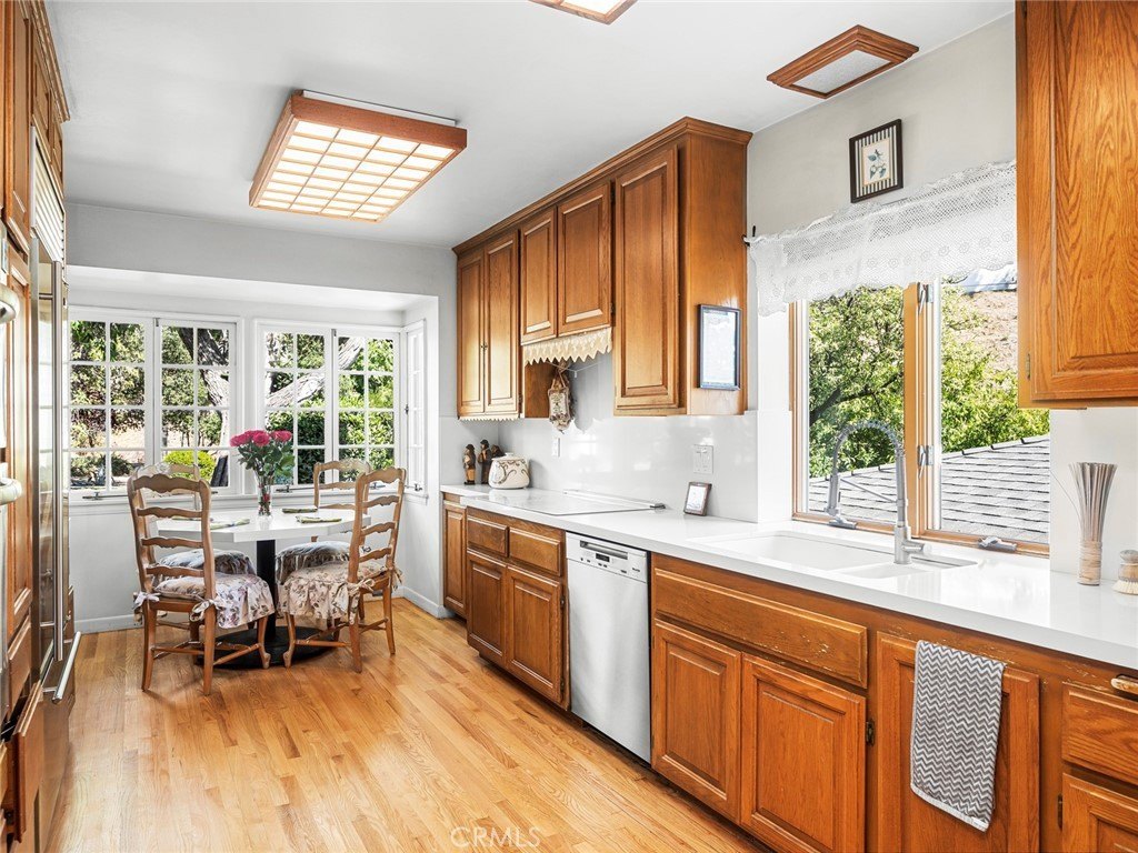 Glendale, California, 91207, United States, 4 Bedrooms Bedrooms, ,3 BathroomsBathrooms,Residential,For Sale,1910492