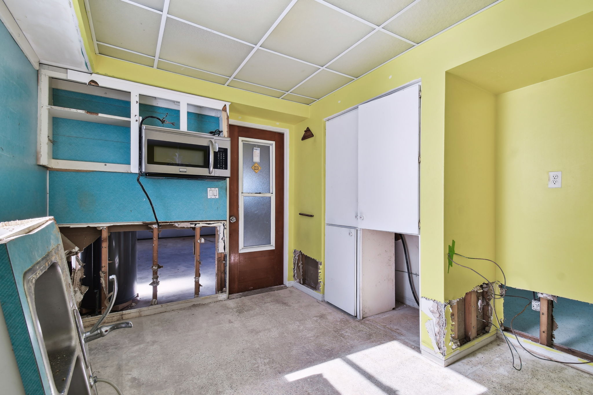 Madeira Beach, Florida, 33708, United States, 3 Bedrooms Bedrooms, ,2 BathroomsBathrooms,Residential,For Sale,1943278