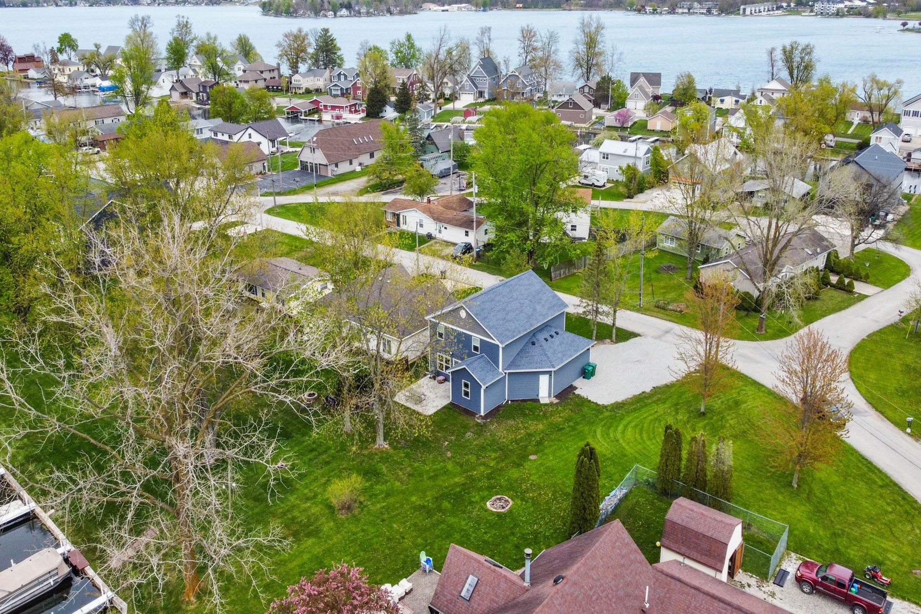  Beautifully Maintained Lake Wawasee Home with Peaceful Water Views - 物件實景