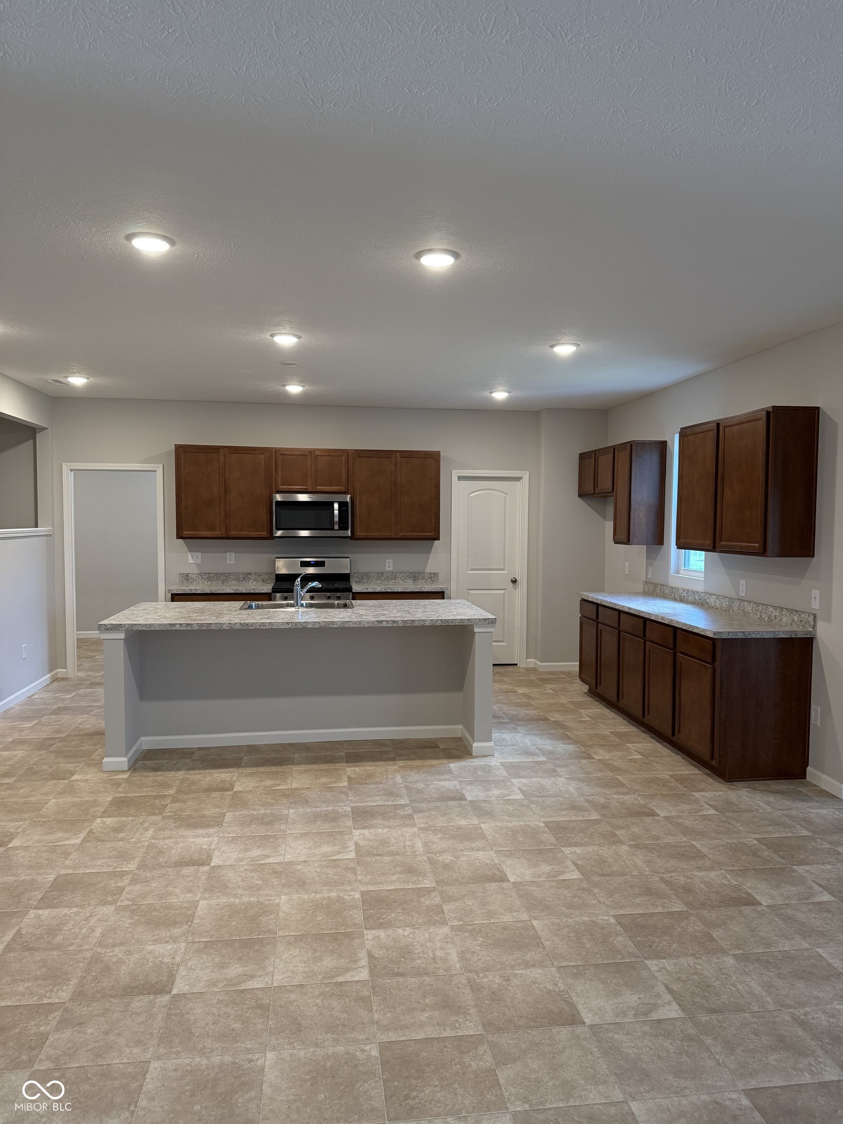 Avon, Indiana, 46123, United States, 5 Bedrooms Bedrooms, ,3 BathroomsBathrooms,Residential,For Sale,1920790