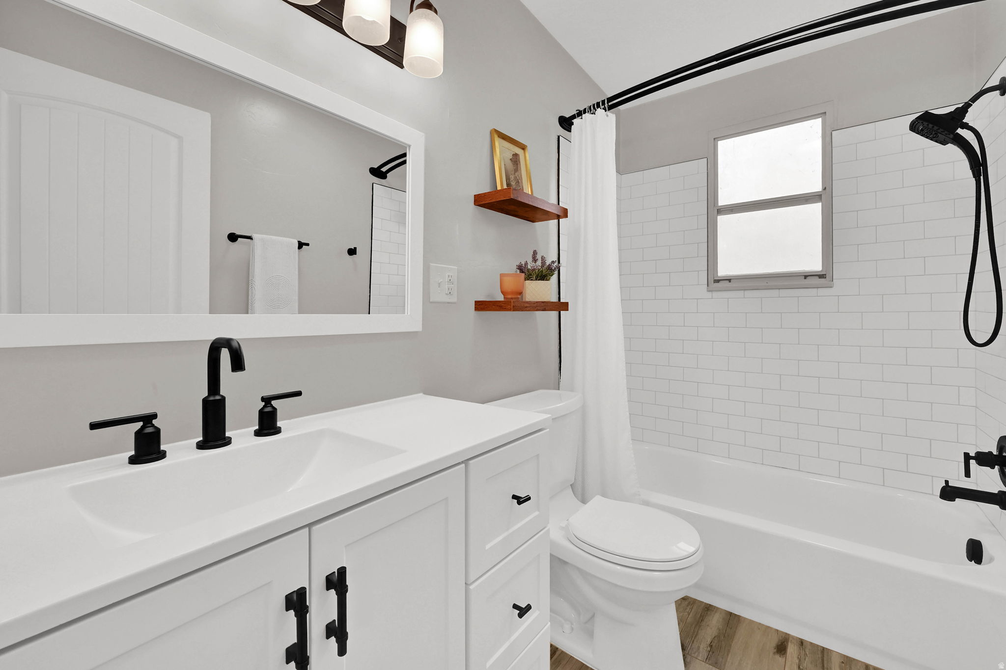 Murray, Utah, 84107, United States, 3 Bedrooms Bedrooms, ,2 BathroomsBathrooms,Residential,For Sale,1999018