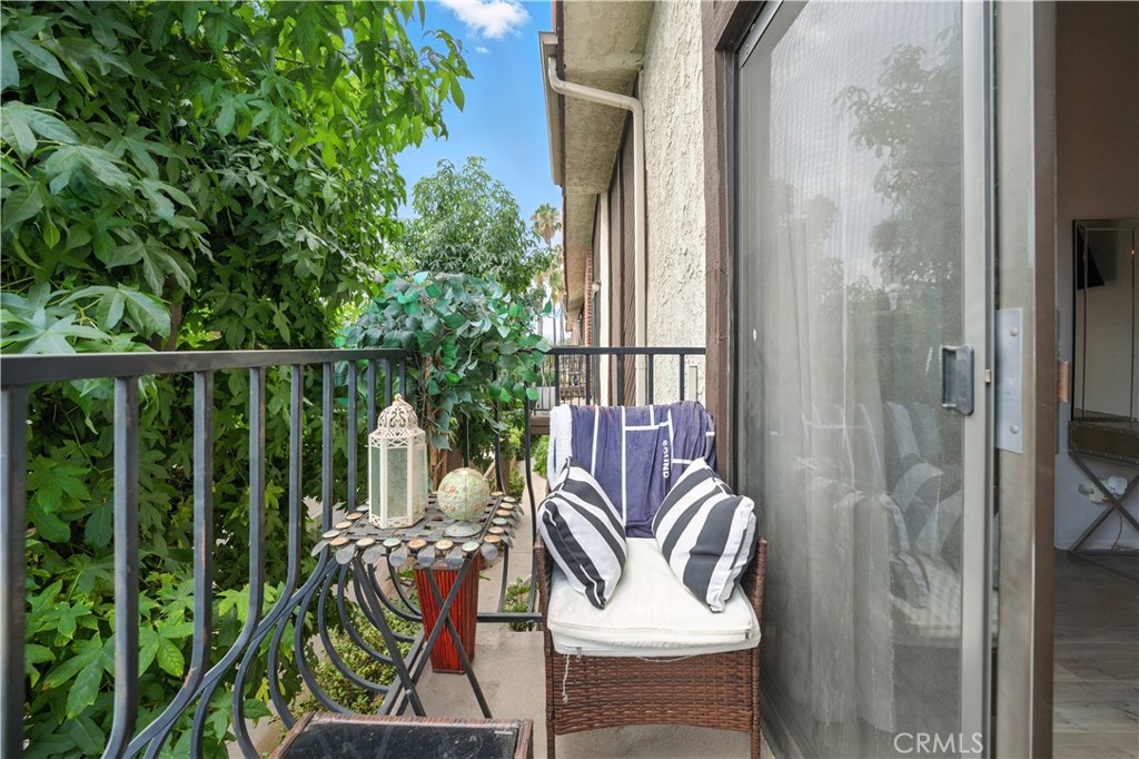 Van Nuys, California, 91405, United States, 3 Bedrooms Bedrooms, ,2 BathroomsBathrooms,Residential,For Sale,1979582