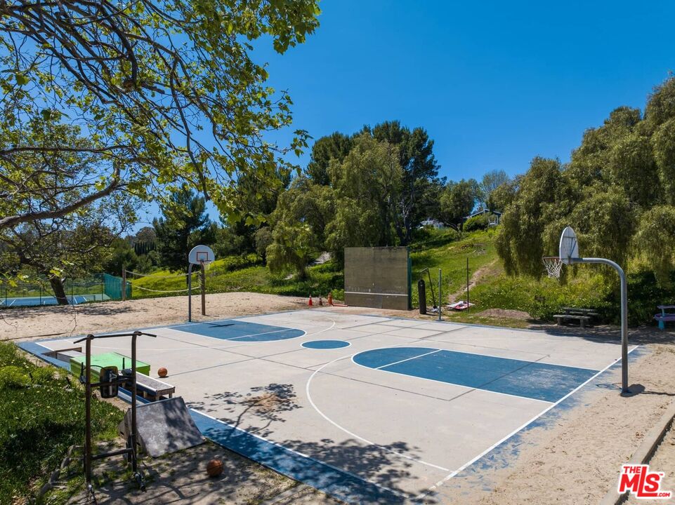 Malibu, California, 90265, United States, 3 Bedrooms Bedrooms, ,2 BathroomsBathrooms,Residential,For Sale,1795303