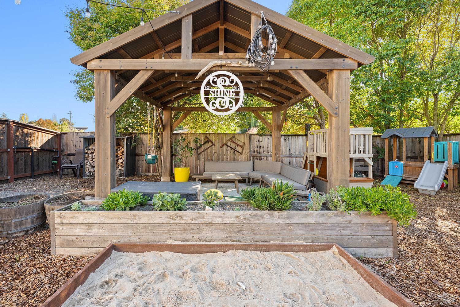 Santa Rosa, California, 95403, United States, 3 Bedrooms Bedrooms, ,3 BathroomsBathrooms,Residential,For Sale,1982192