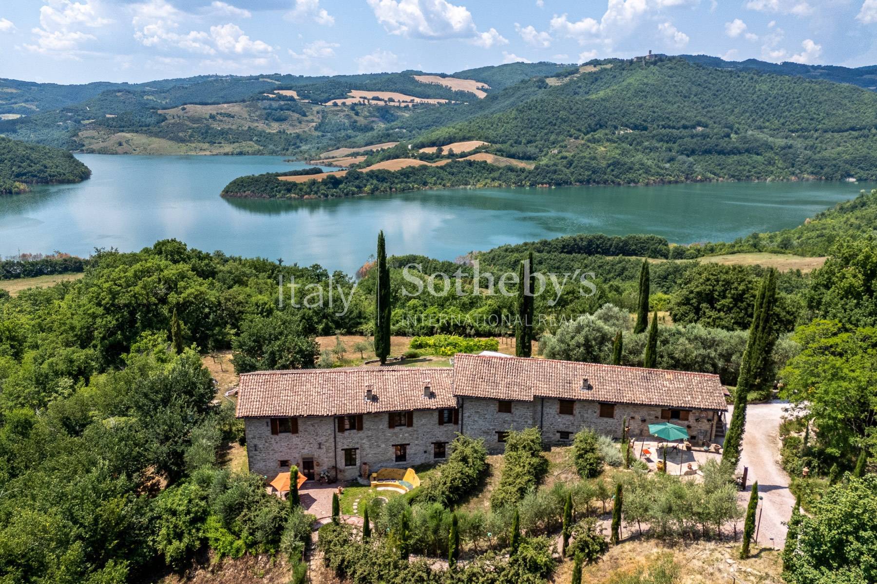  Stunning lake view historic renovated farmhouse with pool - 物件實景