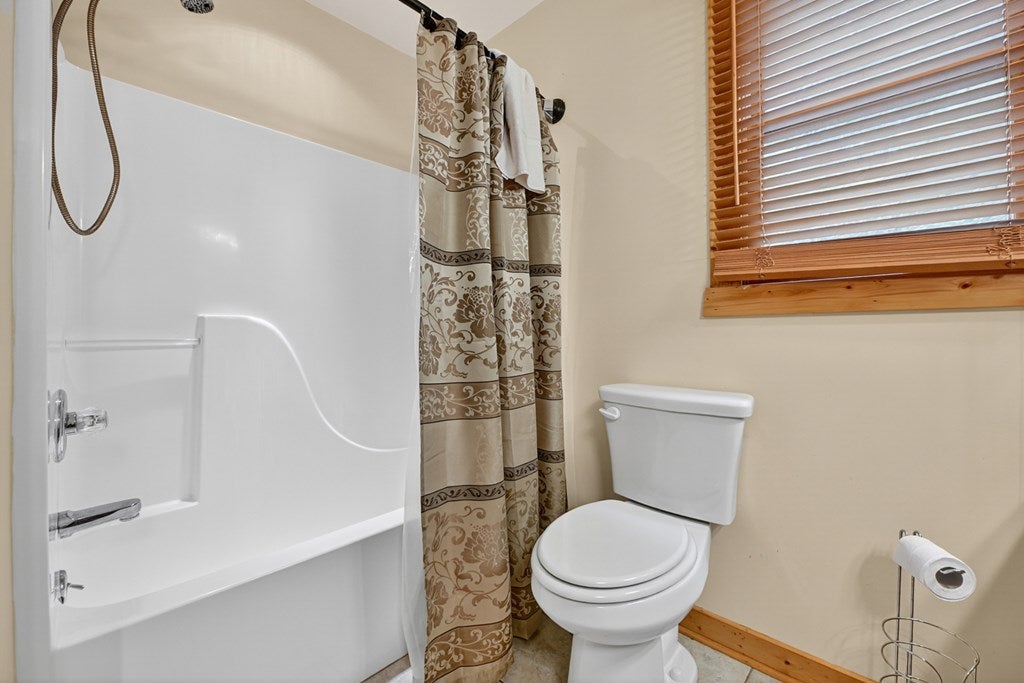 Ellijay, Georgia, 30540, United States, 3 Bedrooms Bedrooms, ,3 BathroomsBathrooms,Residential,For Sale,1916949