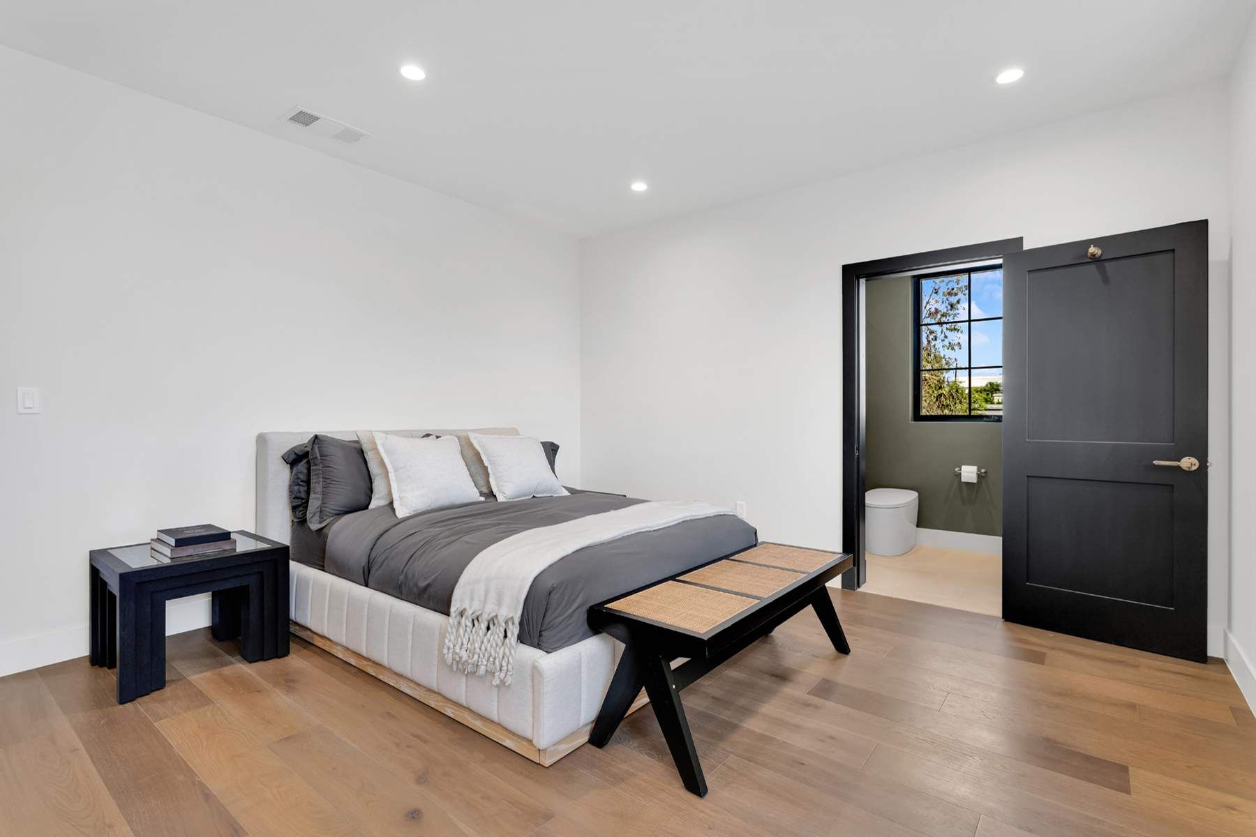  8671 Clifton Way - 物件實景