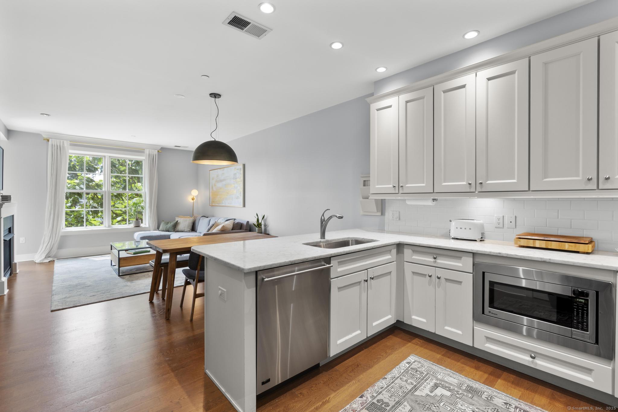 Stamford, Connecticut, 06902, United States, 2 Bedrooms Bedrooms, ,2 BathroomsBathrooms,Residential,For Sale,1917913