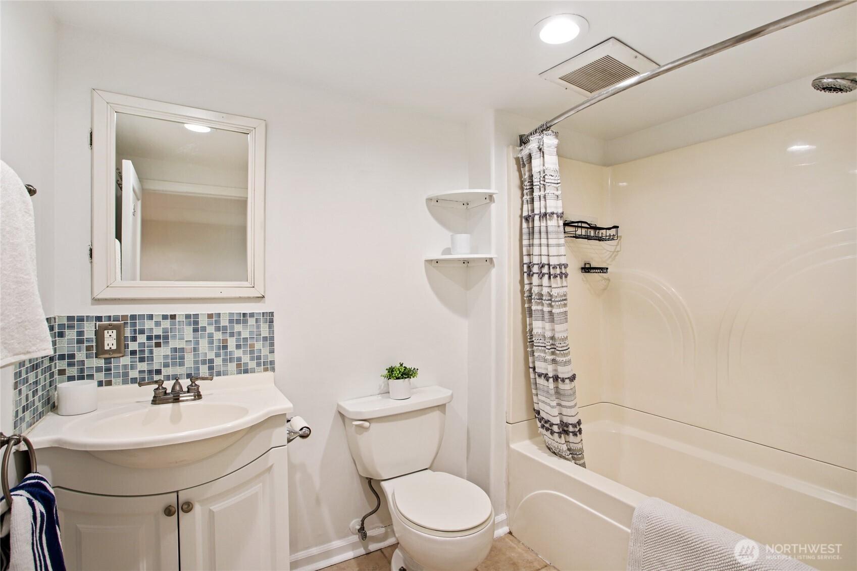 SEATTLE, Washington, 98122, United States, 3 Bedrooms Bedrooms, ,2 BathroomsBathrooms,Residential,For Sale,1987926