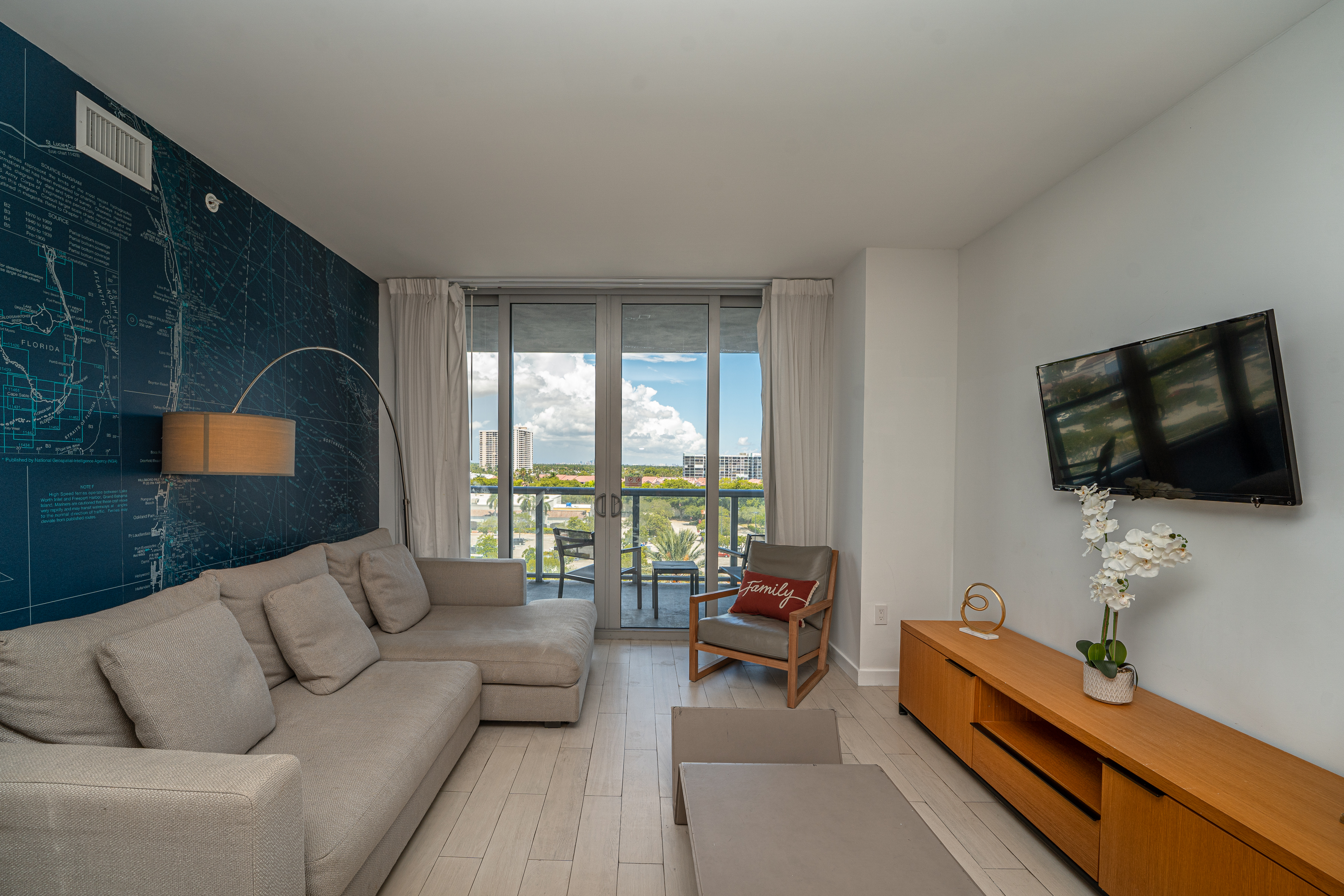  2602 E Hallandale Beach Blvd, Hallandale Beach, FL, 33009 - 物件實景