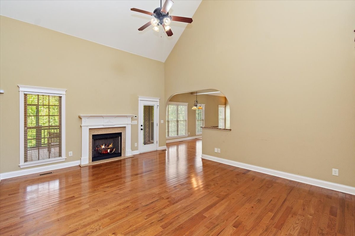 Clarksville, Tennessee, 37043, United States, 4 Bedrooms Bedrooms, ,4 BathroomsBathrooms,Residential,For Sale,1933080