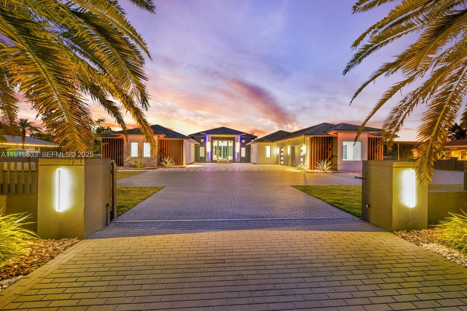 Miami, Florida, 33173, United States, 6 Bedrooms Bedrooms, ,7 BathroomsBathrooms,Residential,For Sale,2001798