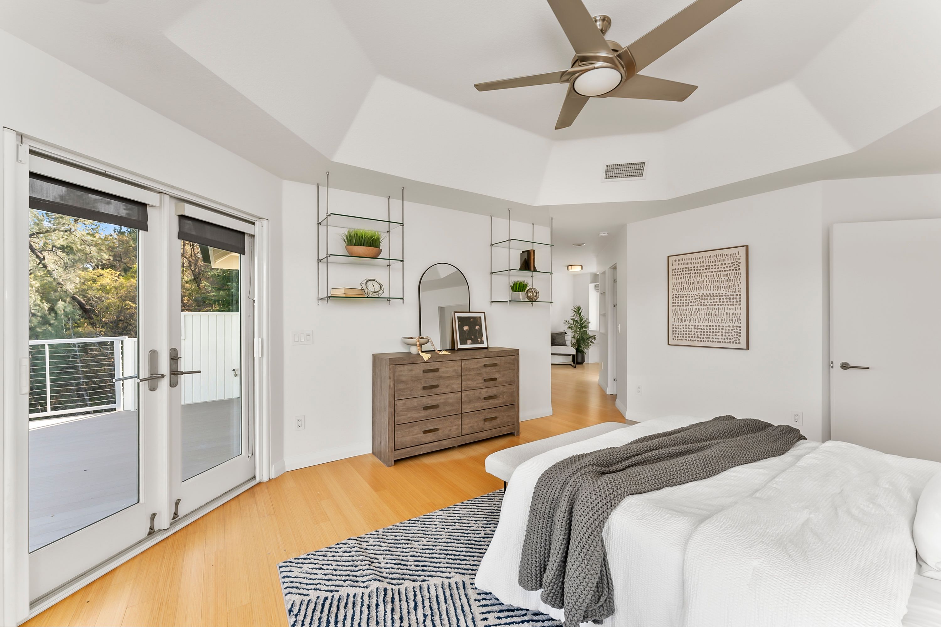  River Views • Pool • A Striking Estate That Makes a Statement - 物件實景