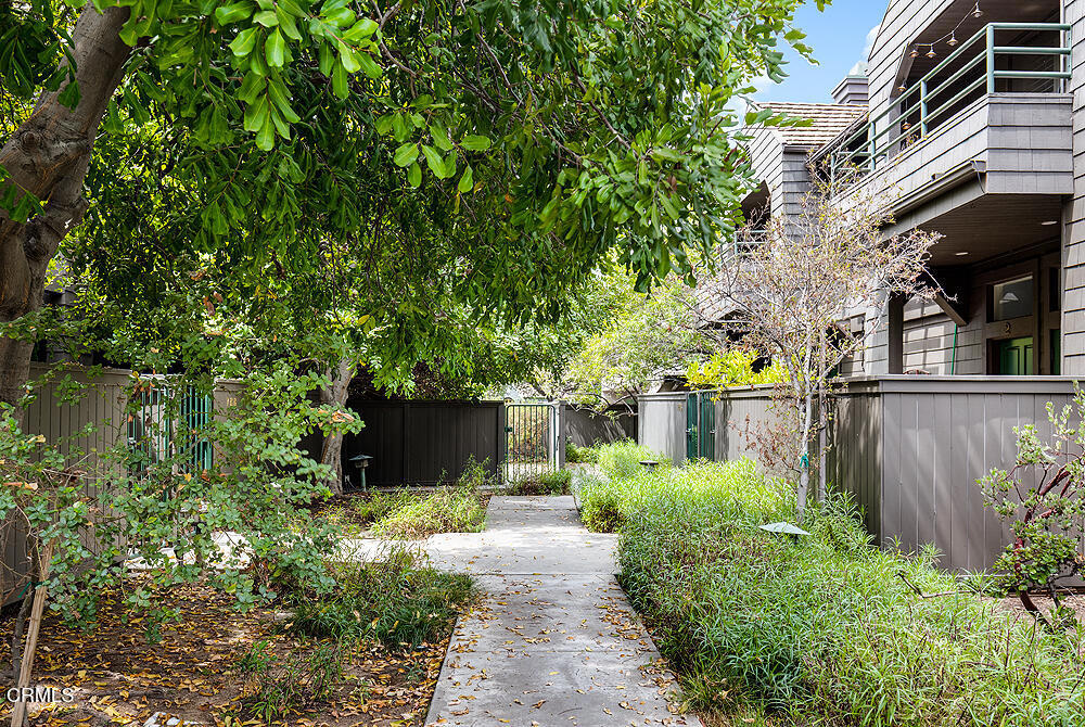 Pasadena, California, 91106, United States, 2 Bedrooms Bedrooms, ,3 BathroomsBathrooms,Residential,For Sale,1934592
