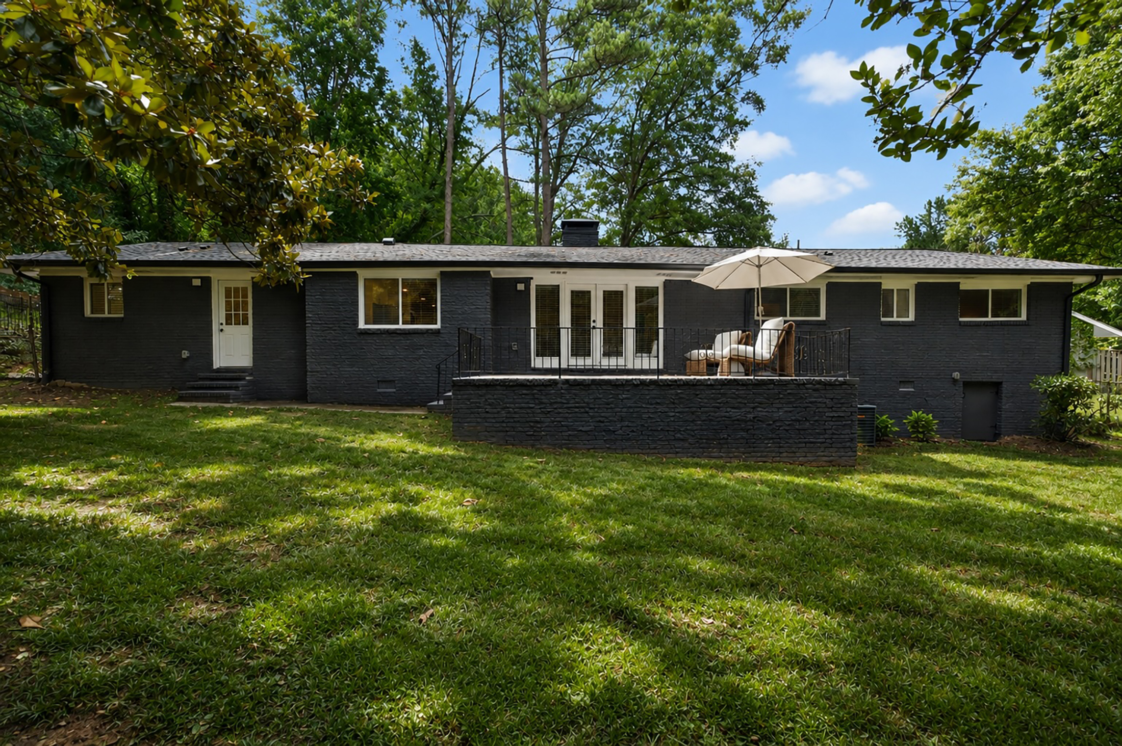  Completely Rebuilt from the Studs and Move-In Ready - 物件實景