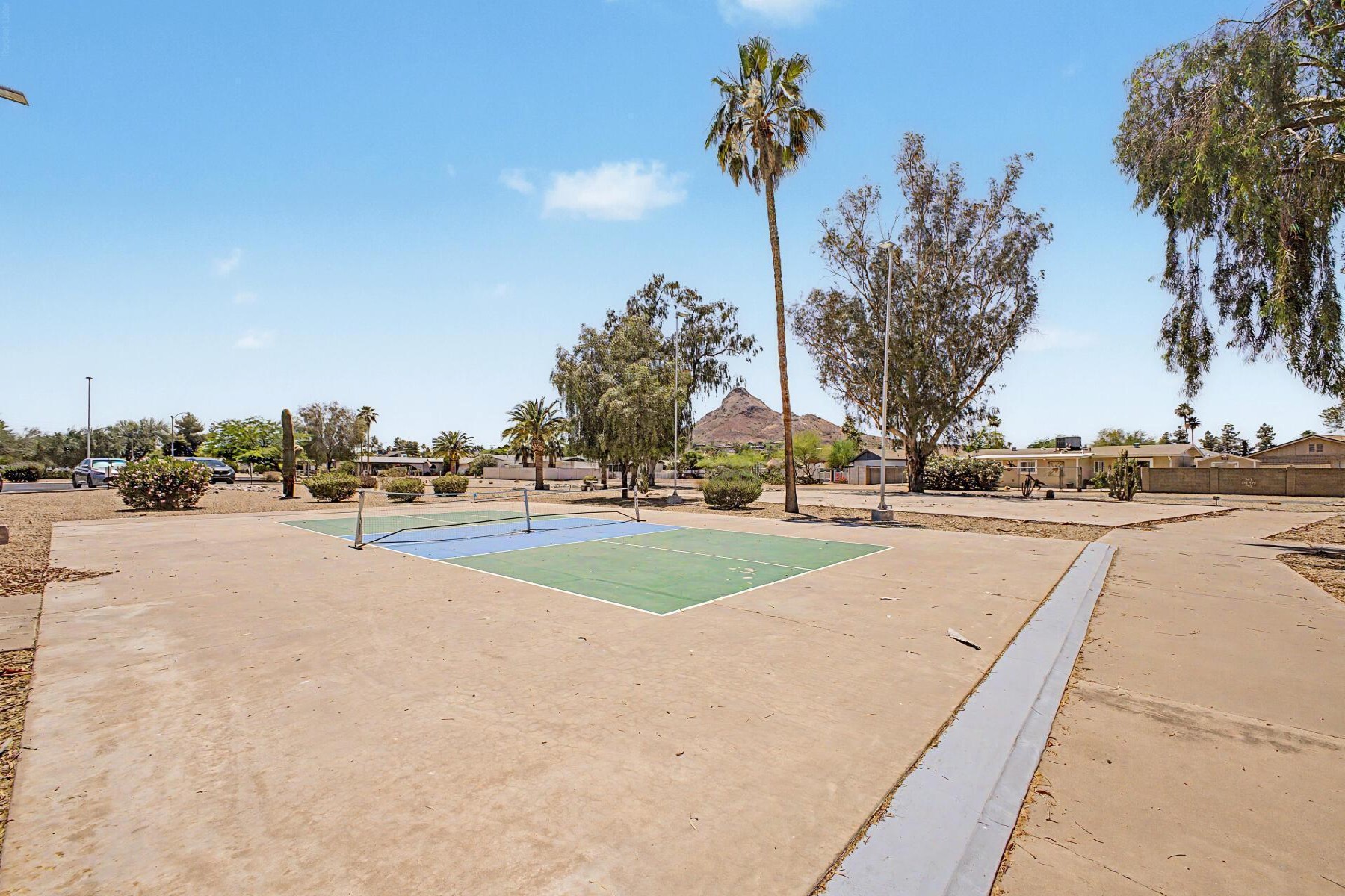 2310 E Betty Elyse Lane  Phoenix, AZ - 物件實景
