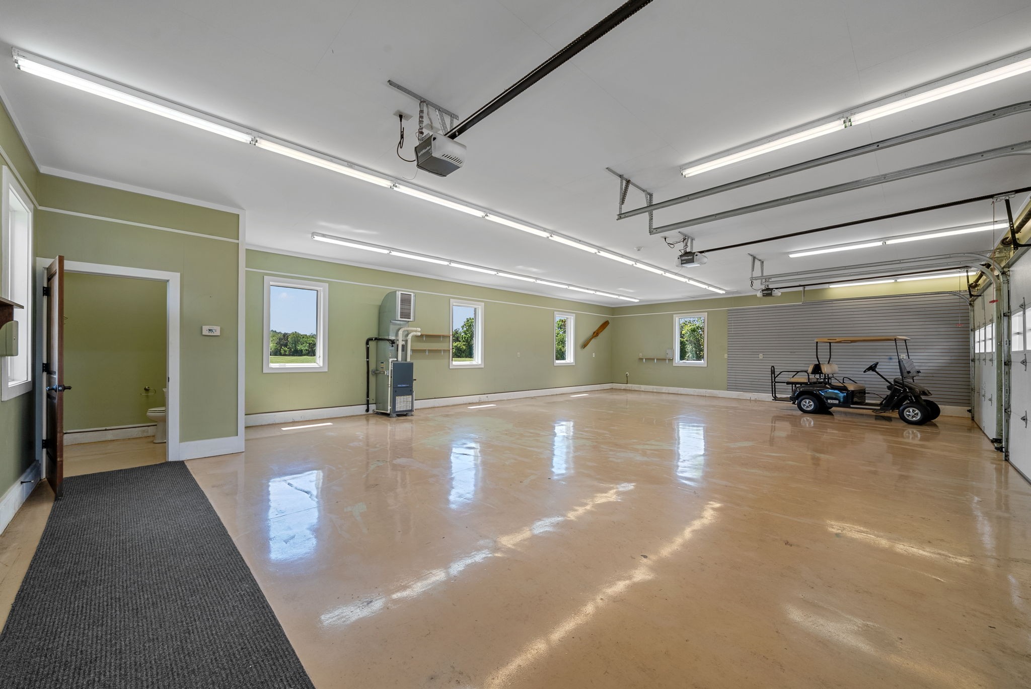 Clarksville, Tennessee, 37040, United States, 4 Bedrooms Bedrooms, ,4 BathroomsBathrooms,Residential,For Sale,1981354