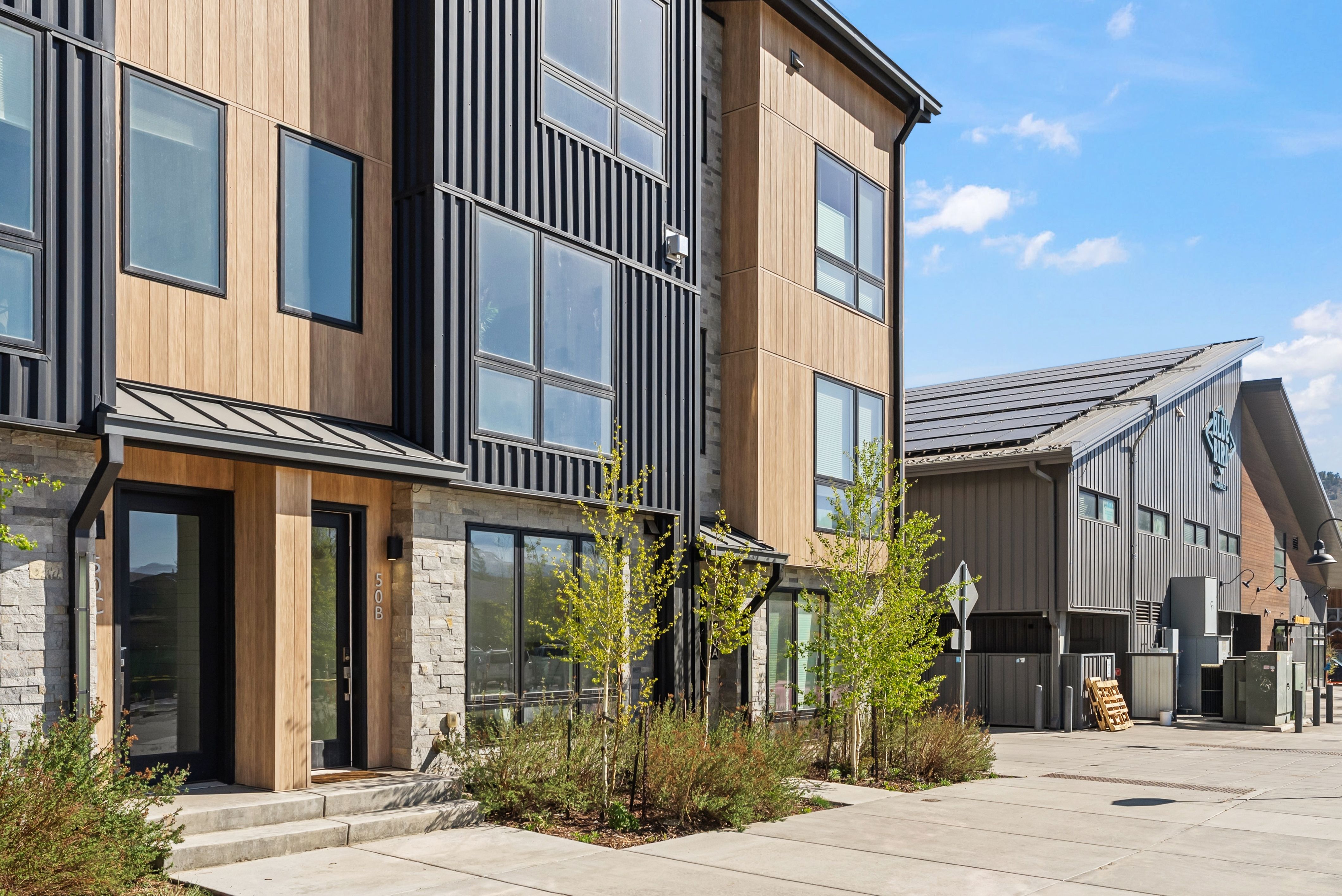  Modern Design Meets Mountain Living - 物件實景