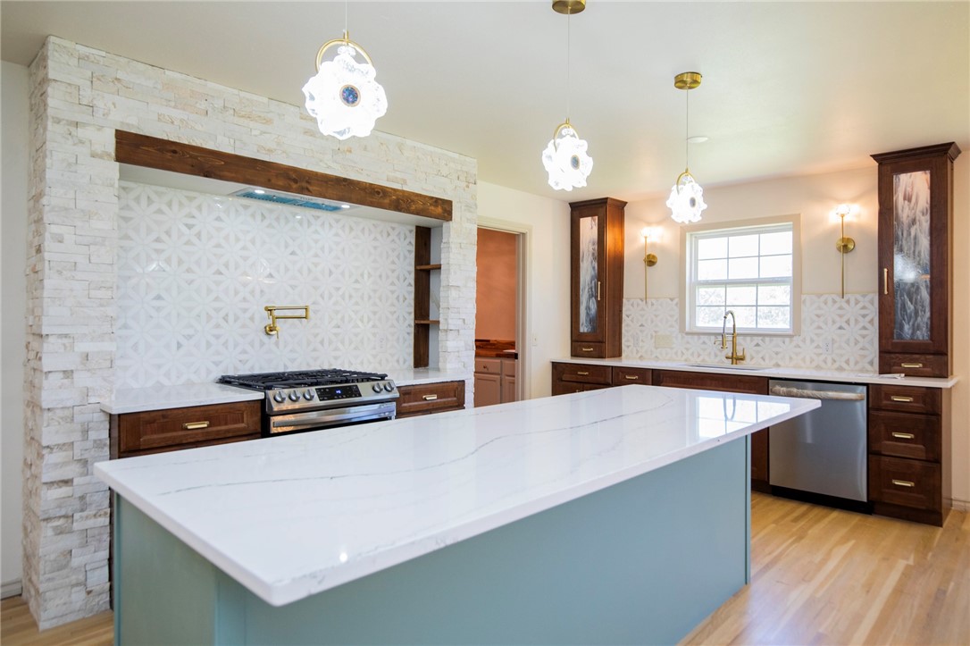 Siloam Springs, Arkansas, 72761, United States, 6 Bedrooms Bedrooms, ,4 BathroomsBathrooms,Residential,For Sale,1906870