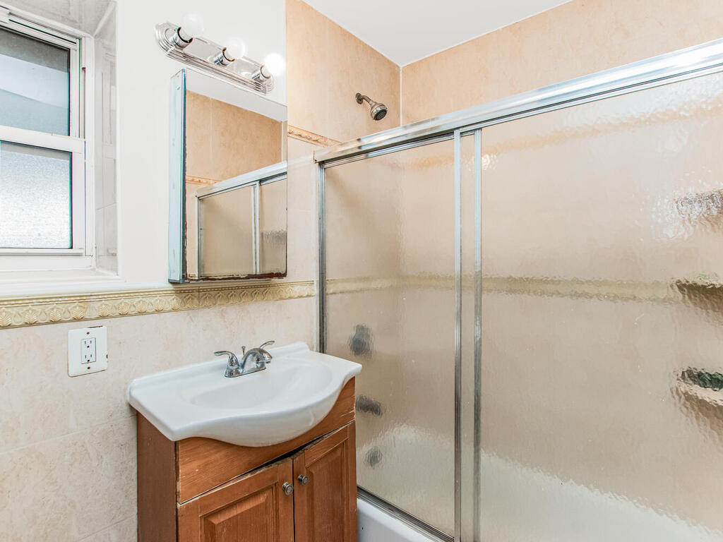 Bronx, New York, 10462, United States, 8 Bedrooms Bedrooms, ,3 BathroomsBathrooms,Residential,For Sale,1981445