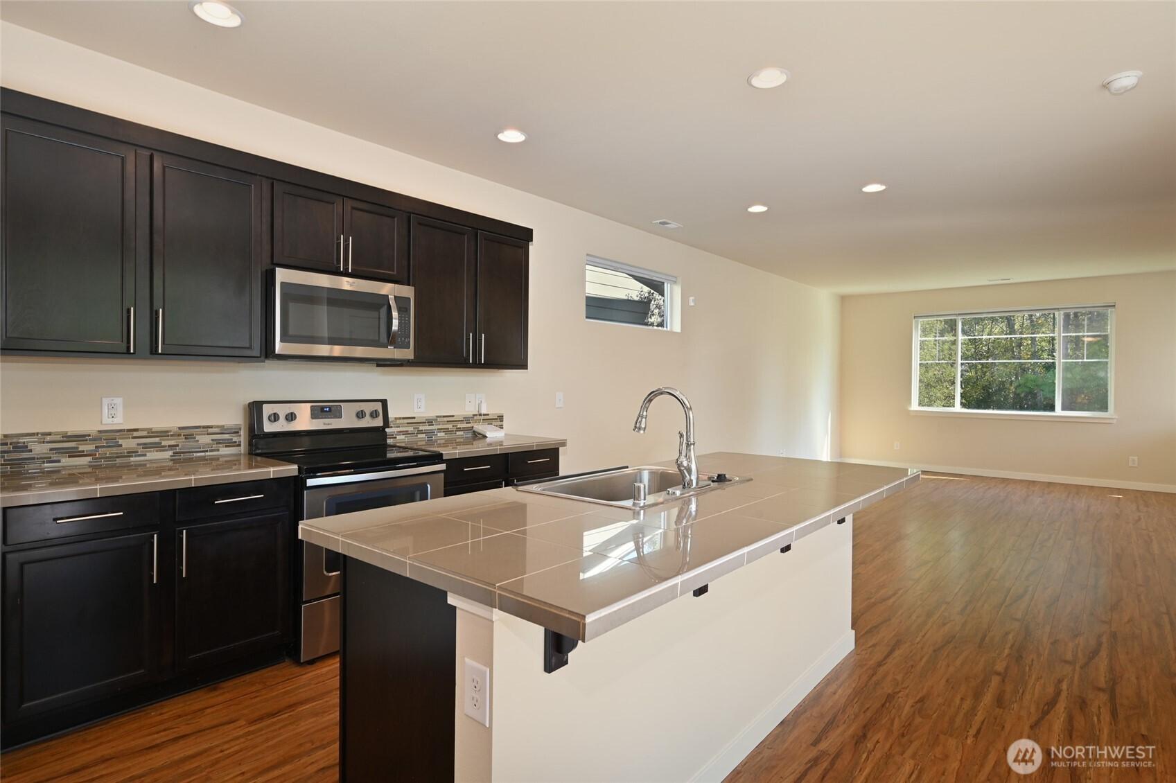 AUBURN, Washington, 98092, United States, 4 Bedrooms Bedrooms, ,3 BathroomsBathrooms,Residential,For Sale,1956520