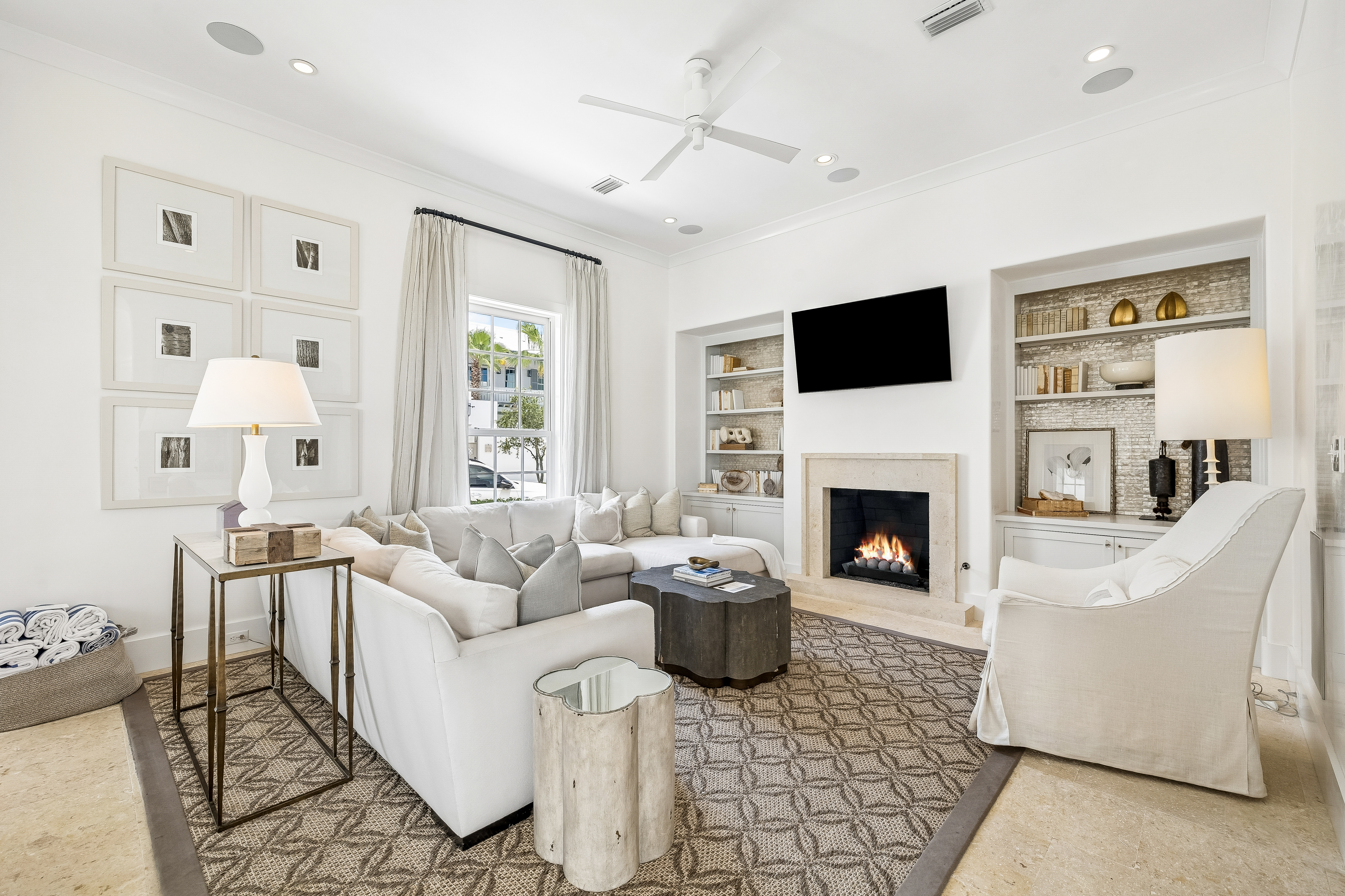  Courtyard Retreat with Dual Primary Suites in Coastal Community - 物件實景