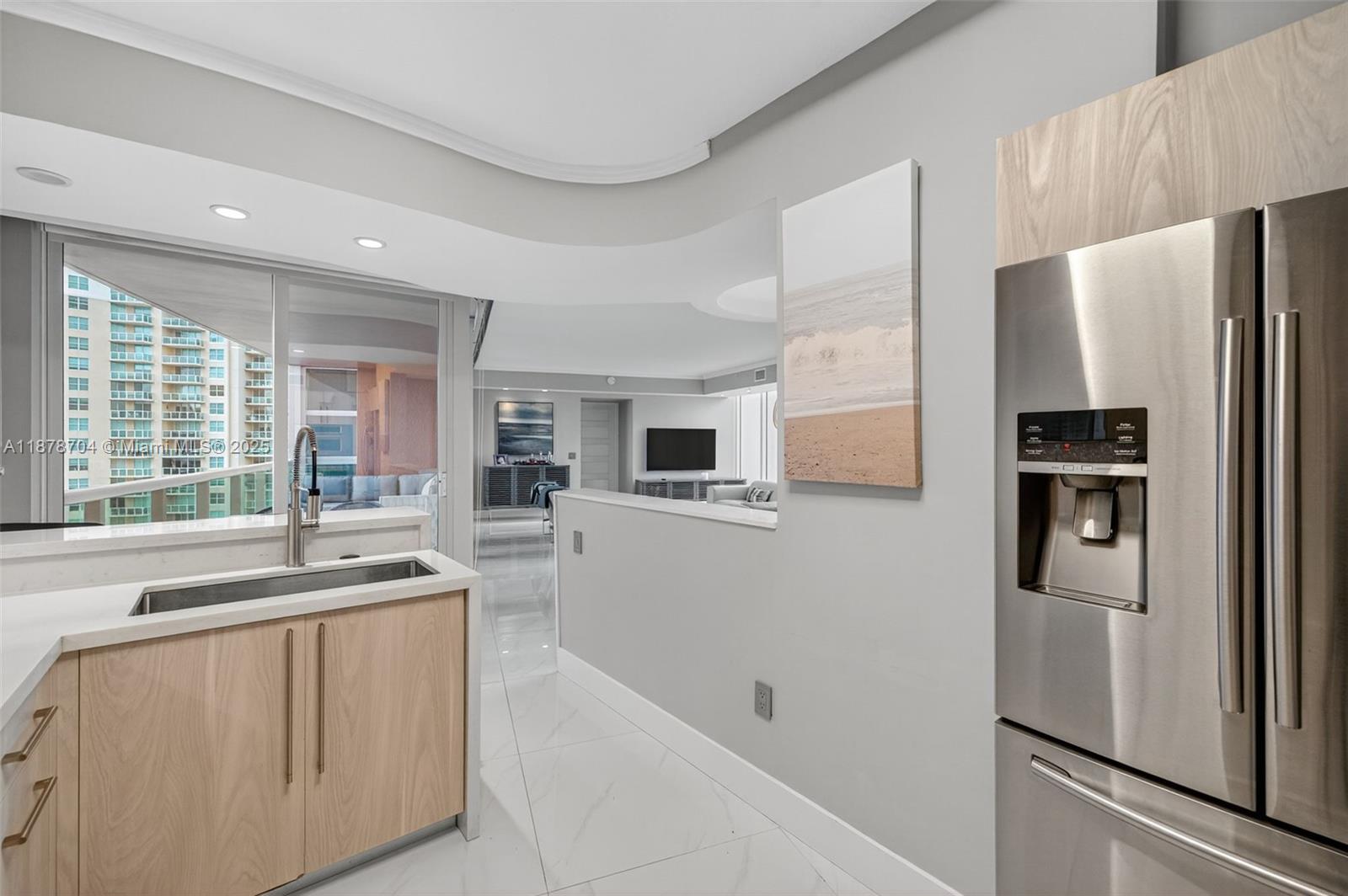 Aventura, Florida, 33180, United States, 2 Bedrooms Bedrooms, ,3 BathroomsBathrooms,Residential,For Sale,1947982