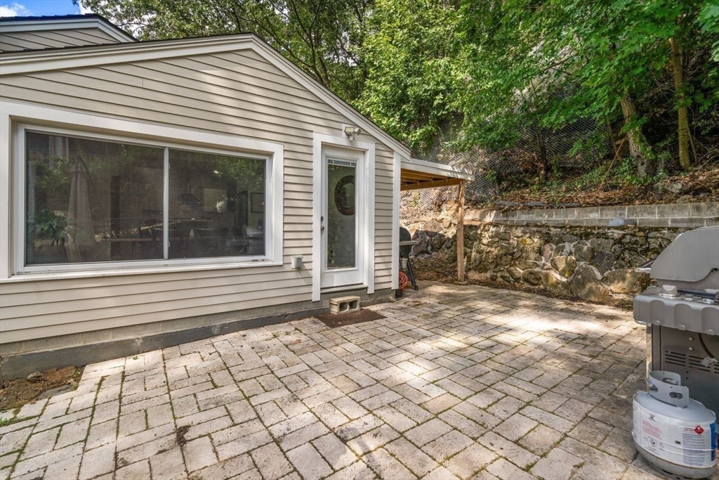 Waltham, Massachusetts, 02453, United States, 3 Bedrooms Bedrooms, ,2 BathroomsBathrooms,Residential,For Sale,1939650
