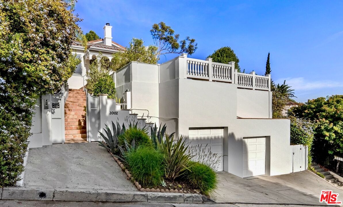 Los Angeles, California, 90068, United States, 3 Bedrooms Bedrooms, ,3 BathroomsBathrooms,Residential,For Sale,1794796