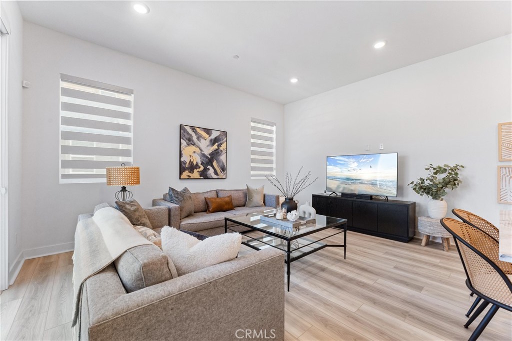 Irvine, California, 92618, United States, 2 Bedrooms Bedrooms, ,2 BathroomsBathrooms,Residential,For Sale,1988212