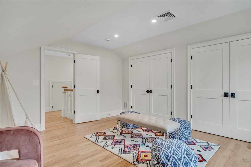 Lexington, Massachusetts, 02420, United States, 5 Bedrooms Bedrooms, ,6 BathroomsBathrooms,Residential,For Sale,1995859