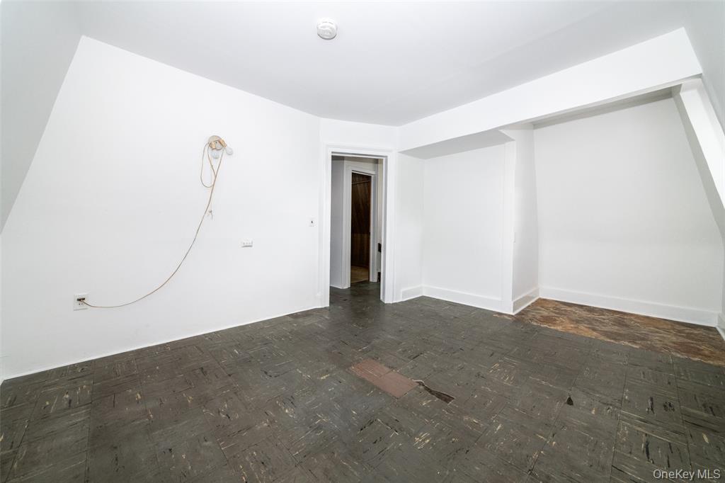 Bronx, New York, 10464, United States, 4 Bedrooms Bedrooms, ,Residential,For Sale,1937282