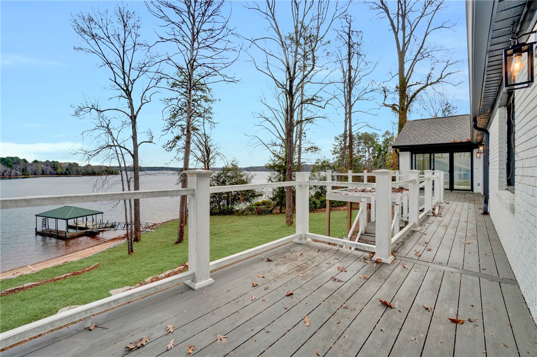 Seneca, South Carolina, 29672, United States, 6 Bedrooms Bedrooms, ,5 BathroomsBathrooms,Residential,For Sale,2002208