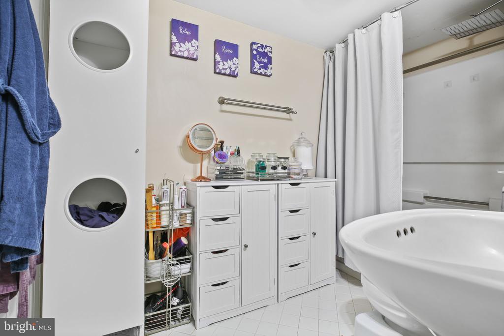 Fredericksburg, Virginia, 22407, United States, 5 Bedrooms Bedrooms, ,5 BathroomsBathrooms,Residential,For Sale,1927805