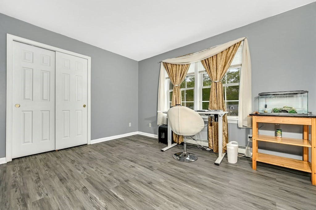 Webster, Massachusetts, 01570, United States, 3 Bedrooms Bedrooms, ,2 BathroomsBathrooms,Residential,For Sale,1937181