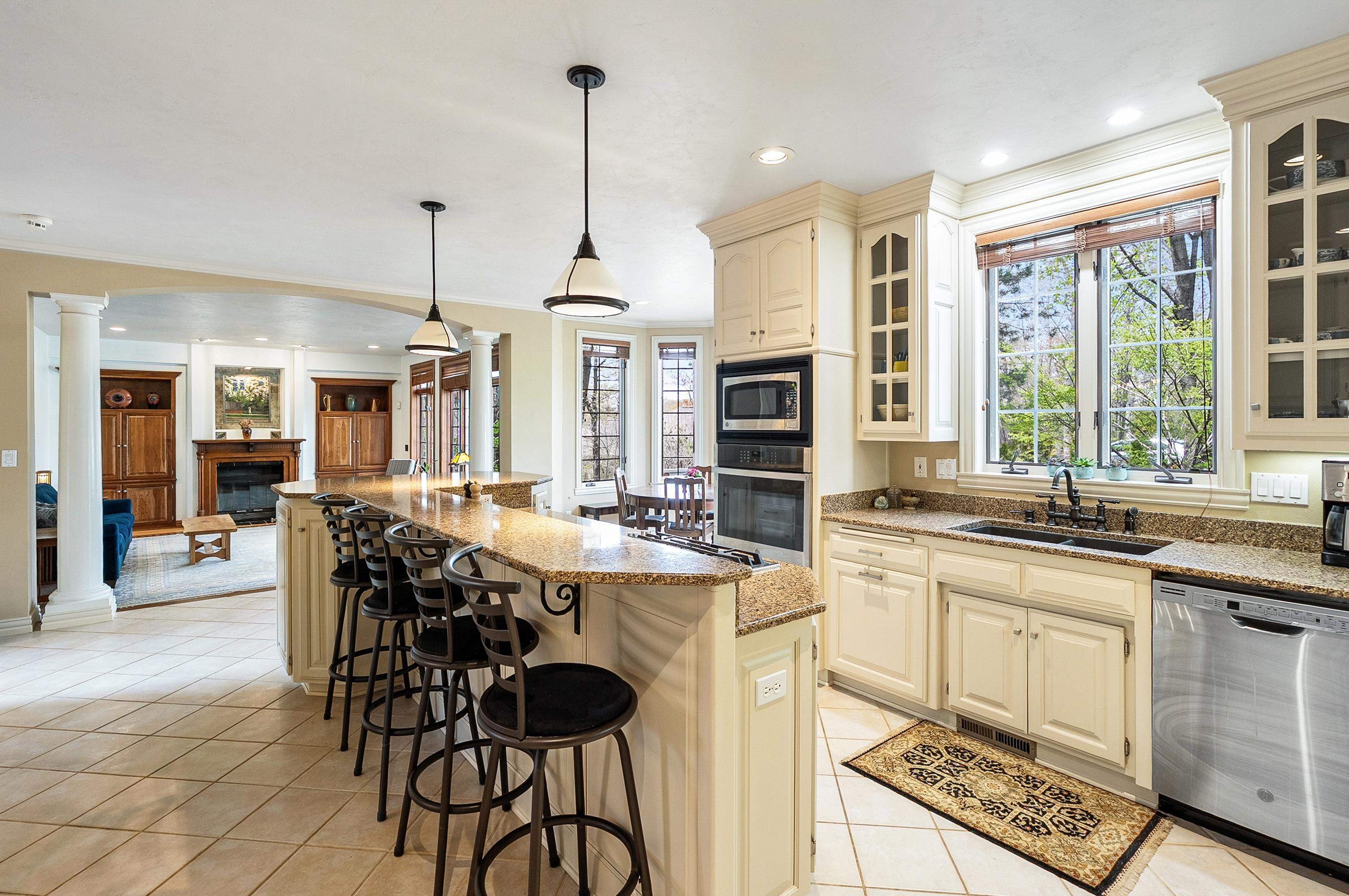 GREEN BAY, Wisconsin, 54313, United States, 4 Bedrooms Bedrooms, ,5 BathroomsBathrooms,Residential,For Sale,2048665