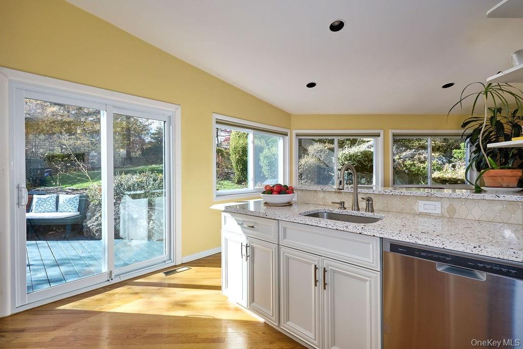 New Rochelle, New York, 10804, United States, 4 Bedrooms Bedrooms, ,3 BathroomsBathrooms,Residential,For Sale,1991055