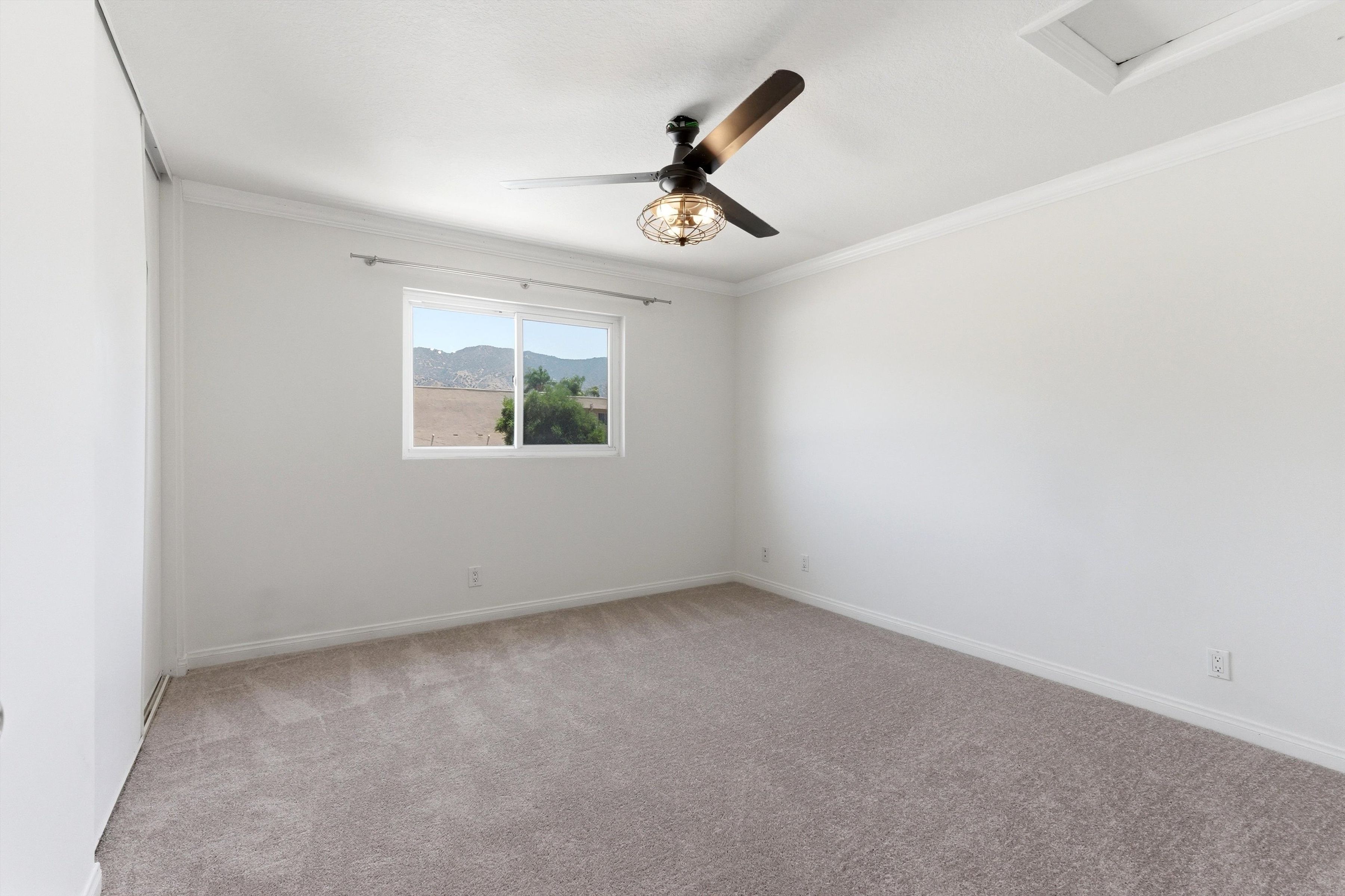  1015 East Spazier Avenue, Unit 205 - 物件實景