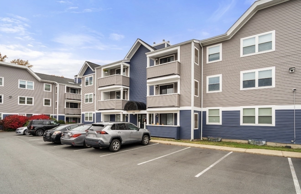 Boston, Massachusetts, 02132, United States, 2 Bedrooms Bedrooms, ,2 BathroomsBathrooms,Residential,For Sale,1987705