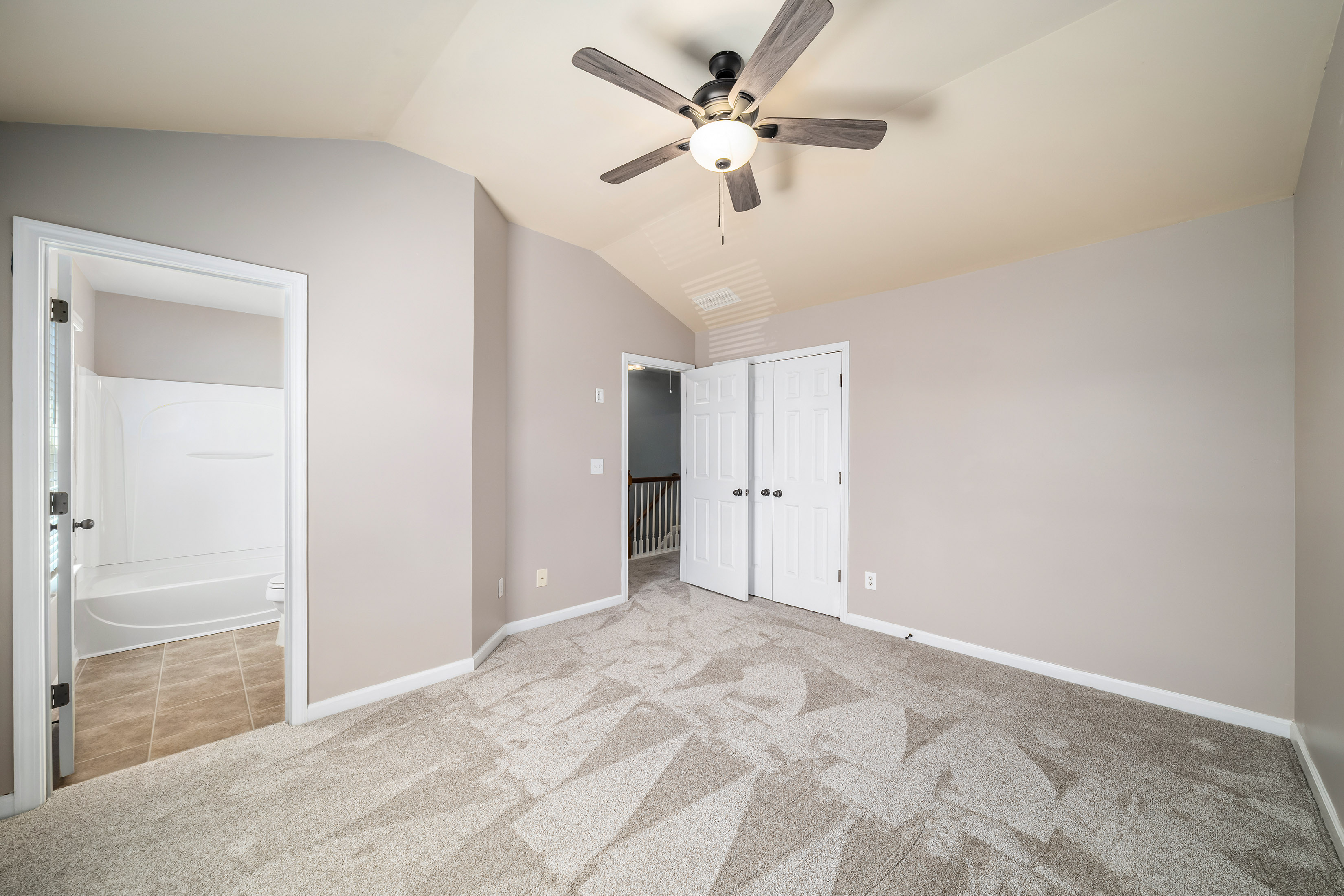  Beautifully Appointed End-Unit Townhome - 物件實景