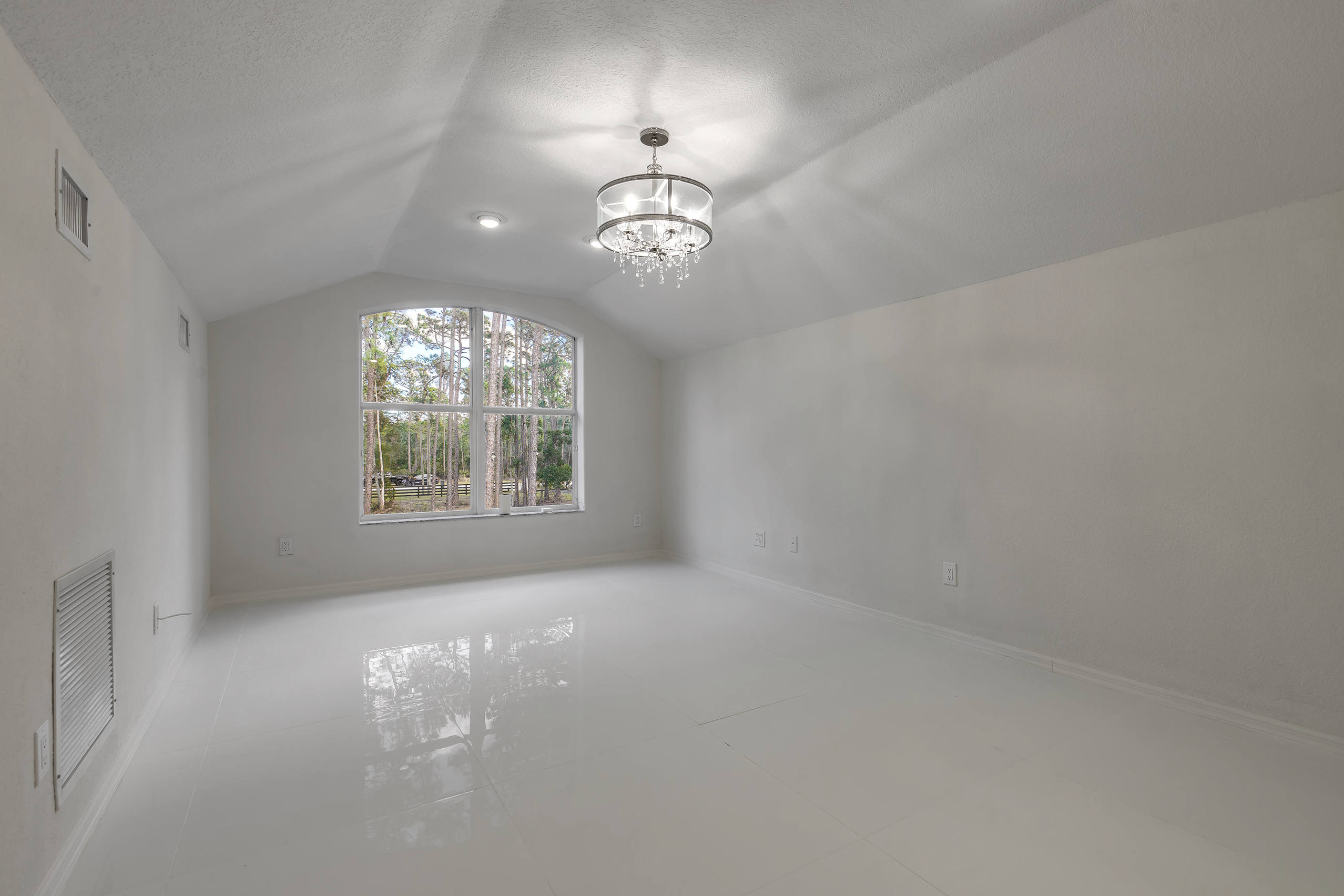 Daytona Beach, Florida, 32124, United States, 5 Bedrooms Bedrooms, ,4 BathroomsBathrooms,Residential,For Sale,2006264