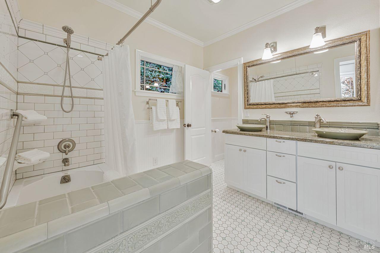 Corte Madera, California, 94925, United States, 4 Bedrooms Bedrooms, ,5 BathroomsBathrooms,Residential,For Sale,1917225
