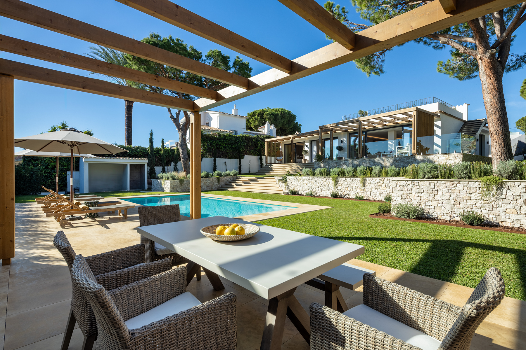  Renovated villa with refined interiors and exceptional outdoor living - 物件實景